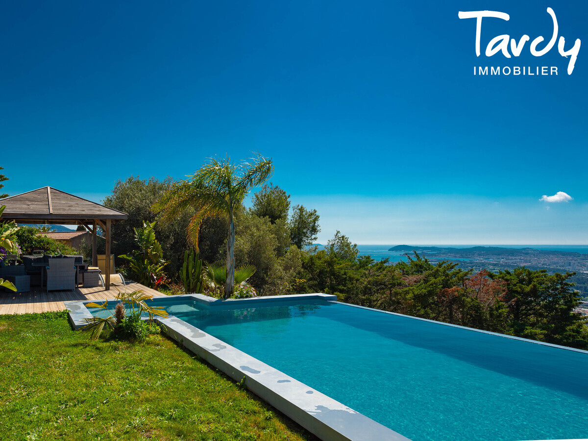 Villa contemporaine, vue mer panoramique - 83190 OLLIOULES  - Ollioules - Espace piscine avec son pool house
