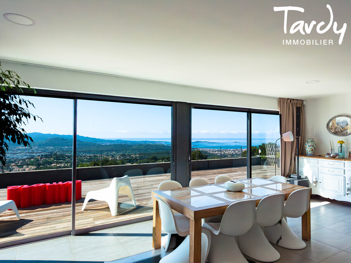 Villa contemporaine, vue mer panoramique - 83190 OLLIOULES  - Ollioules - Module repas ouvert sur la terrasse