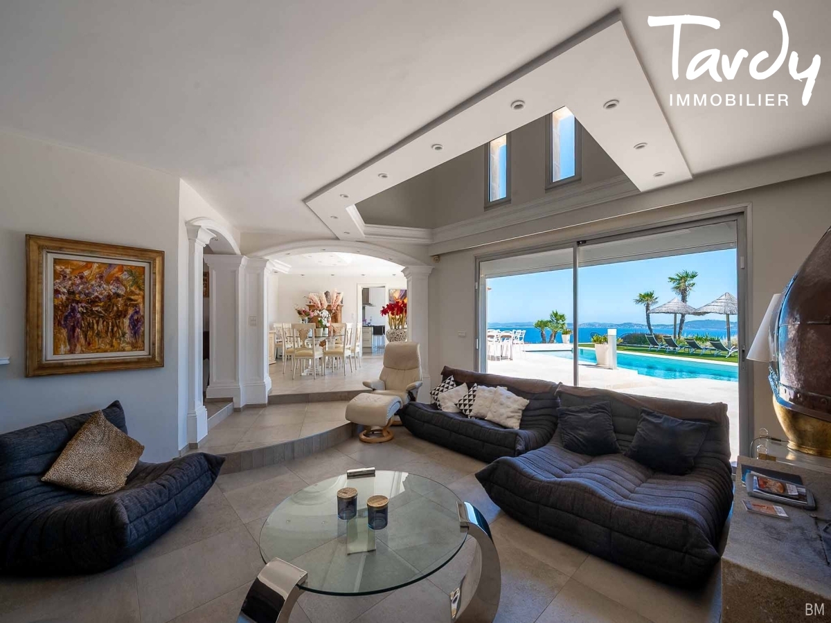 Villa vue mer, crique  pieds - 83320 CARQUEIRANNE - Carqueiranne - Villa prestige vue mer Carqueiranne Tardy Immobilier