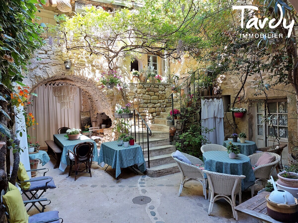 Maison en pierre - centre village - 84160 LOURMARIN - Lourmarin