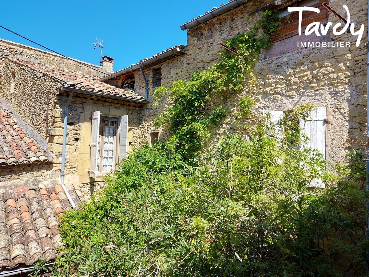 Maison en pierre - centre village - 84160 LOURMARIN - Lourmarin