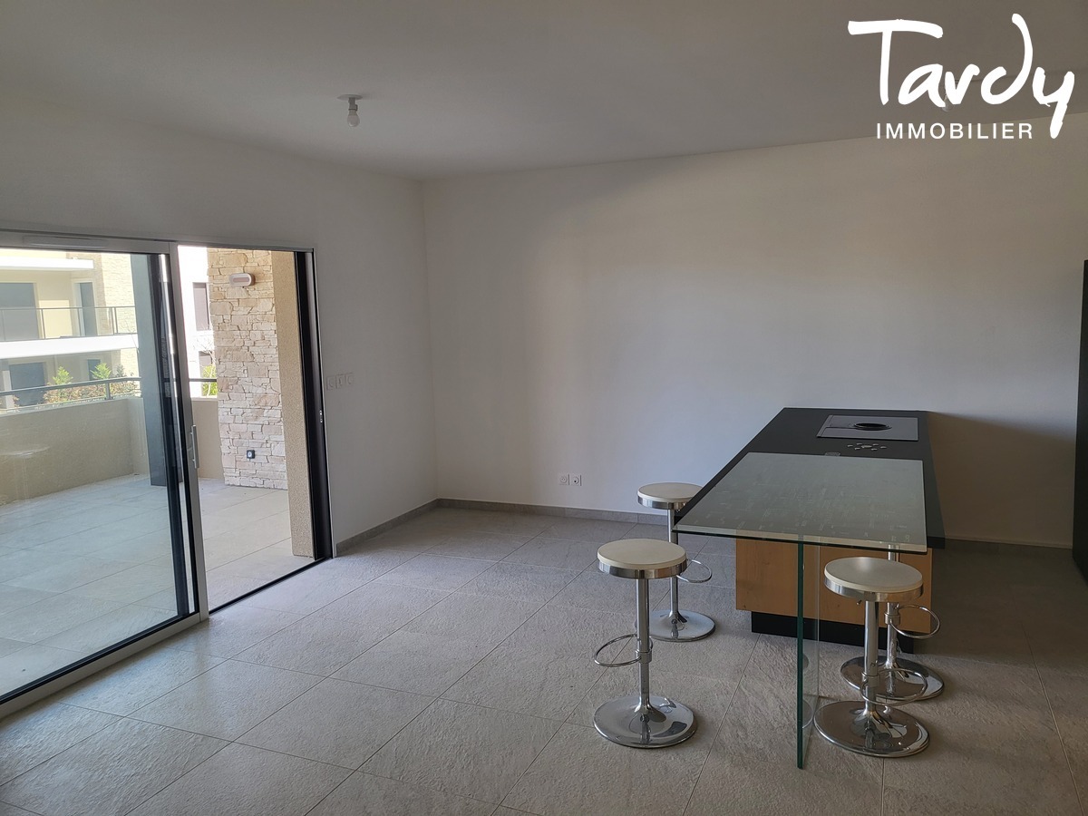 Appartement de Standing avec Amarrage pour Bateau de 7  10 M - 83430 SAINT-MANDRIER SUR MER    - Saint-Mandrier-sur-Mer - Espace de Vie Lumineux Ouvert sur l'Extrieur