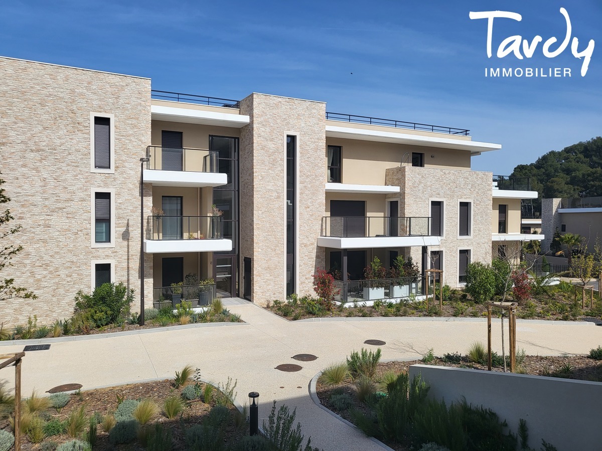 Appartement de Standing avec Amarrage pour Bateau de 7  10 M - 83430 SAINT-MANDRIER SUR MER    - Saint-Mandrier-sur-Mer - Environnement Calme face  la Marina proche de toutes les commodits