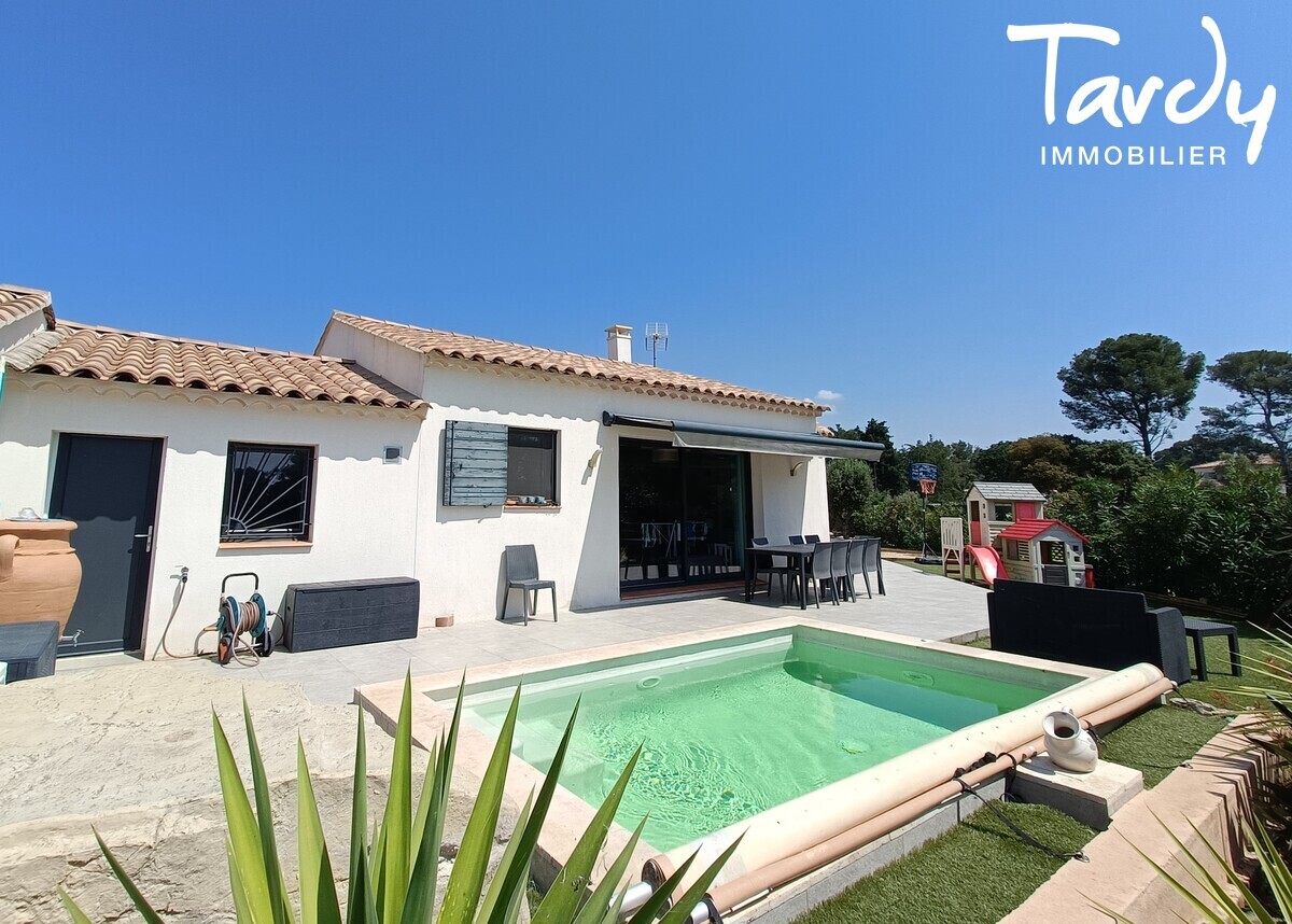 Maison rcente de plain-pied avec piscine, proche village  83250 LA LONDE LES MAURES - La Londe-les-Maures - Maison plain pied piscine proche mer La Londe les Maures Tardy Immobilier
