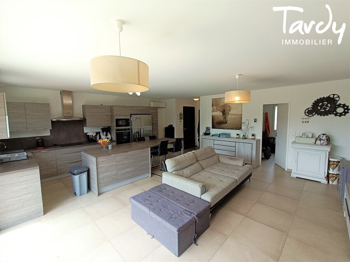 Maison rcente de plain-pied avec piscine, proche village  83250 LA LONDE LES MAURES - La Londe-les-Maures - Maison plain pied piscine proche mer La Londe les Maures Tardy Immobilier