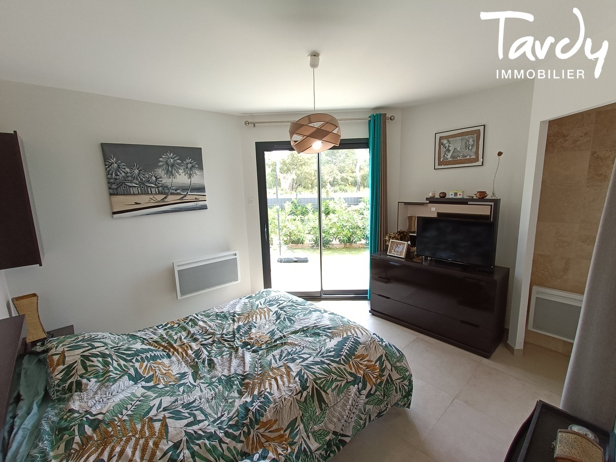 Maison rcente de plain-pied avec piscine, proche village  83250 LA LONDE LES MAURES - La Londe-les-Maures - Maison plain pied piscine proche mer La Londe les Maures Tardy Immobilier