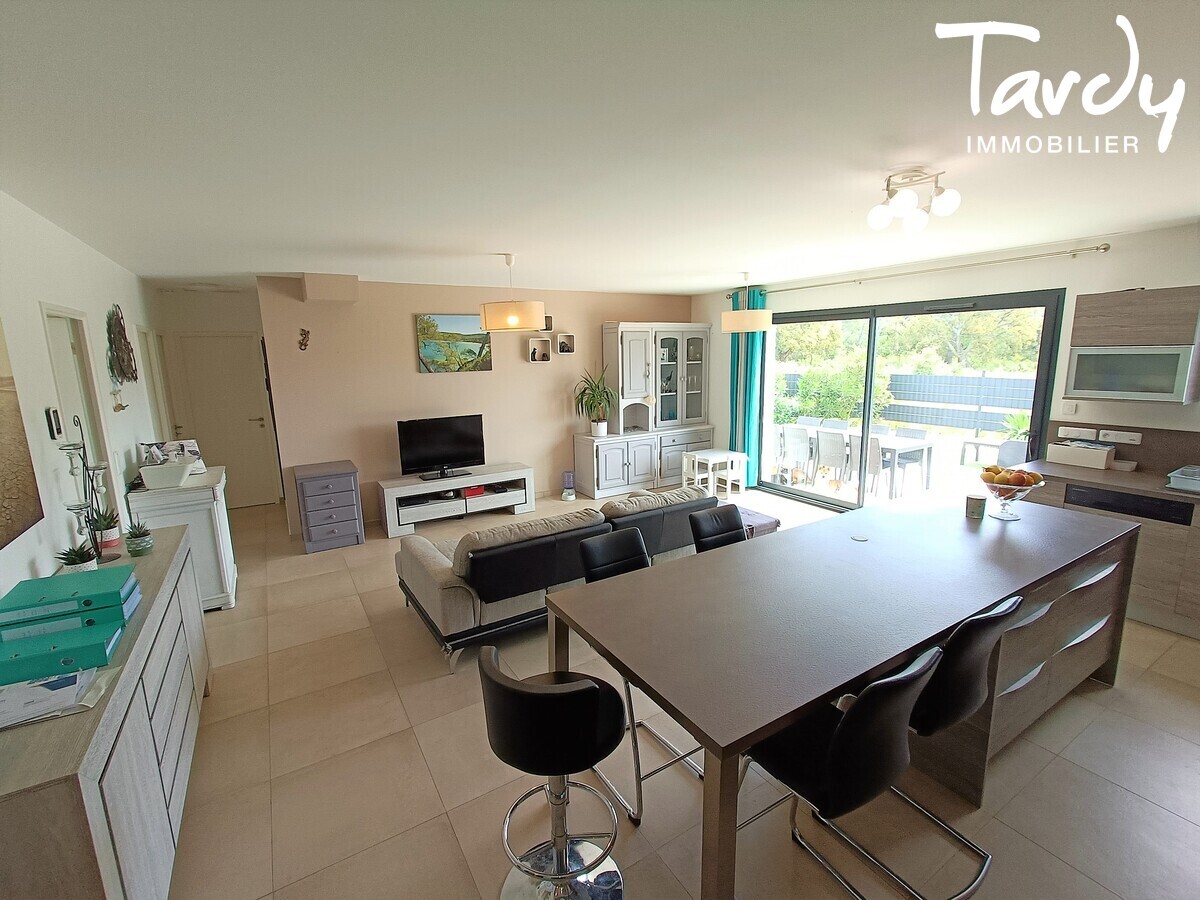 Maison rcente de plain-pied avec piscine, proche village  83250 LA LONDE LES MAURES - La Londe-les-Maures - Maison plain pied piscine calme La Londe les Maures Tardy Immobilier