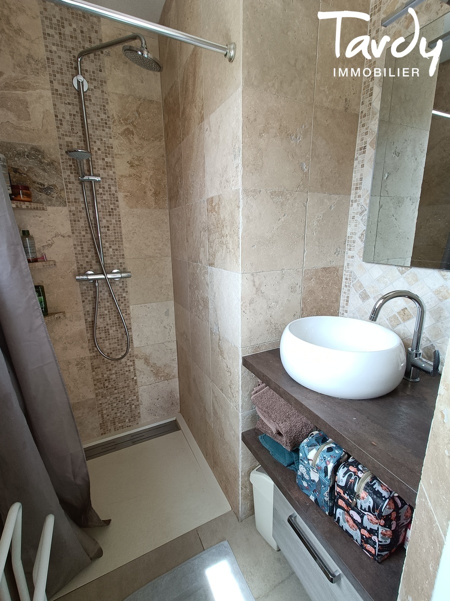 Maison rcente de plain-pied avec piscine, proche village  83250 LA LONDE LES MAURES - La Londe-les-Maures - Maison plain pied piscine calme La Londe les Maures Tardy Immobilier