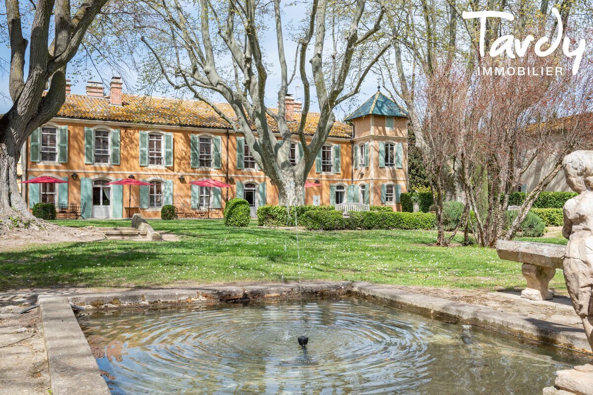 Demeure du XVIII sicle - 13520 MAUSSANE LES ALPILLES - Maussane-les-Alpilles - Mas carmargues