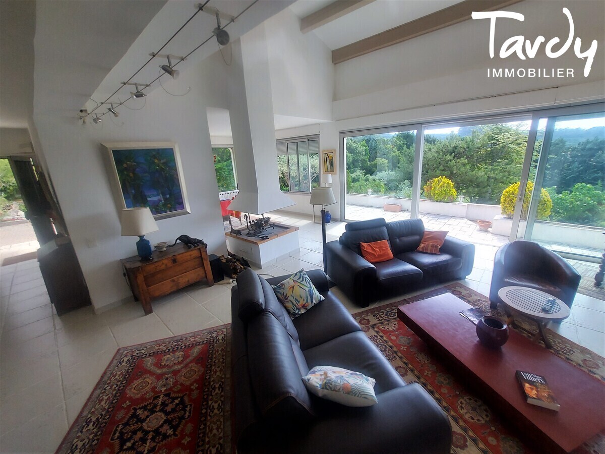 Villa d'architecte -  vue imprenable - 20 min 13100 AIX EN PROVENCE - Aix-en-Provence - Contemporaine Rognes