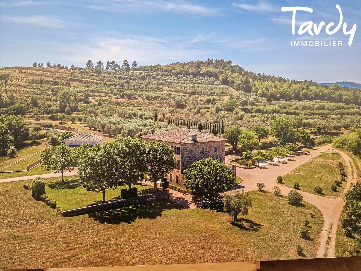 Domaine olicole avec bastide et dpendances - 40 hectares - 1 heure SAINT-TROPEZ - Le Muy