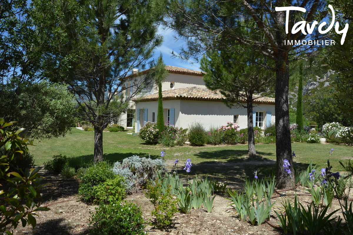 Proprit familiale, terrain plat, vues dgages - 13420 GEMENOS - Gmenos - Proche Marseille proprit d'exception luxe
