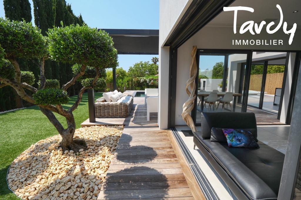 Villa contemporaine, plage et port du Brusc  pieds - 83140 SIX-FOURS-LES-PLAGES  - Six-Fours-les-Plages