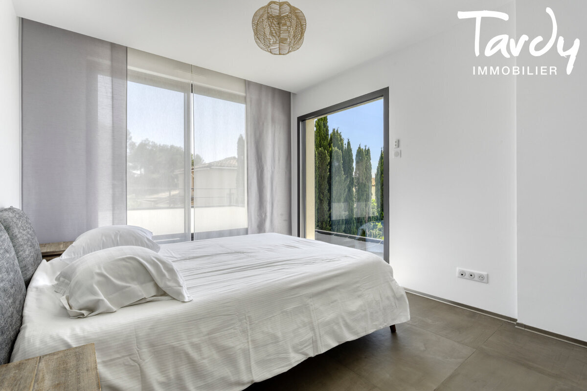 Villa contemporaine, plage et port du Brusc  pieds - 83140 SIX-FOURS-LES-PLAGES  - Six-Fours-les-Plages
