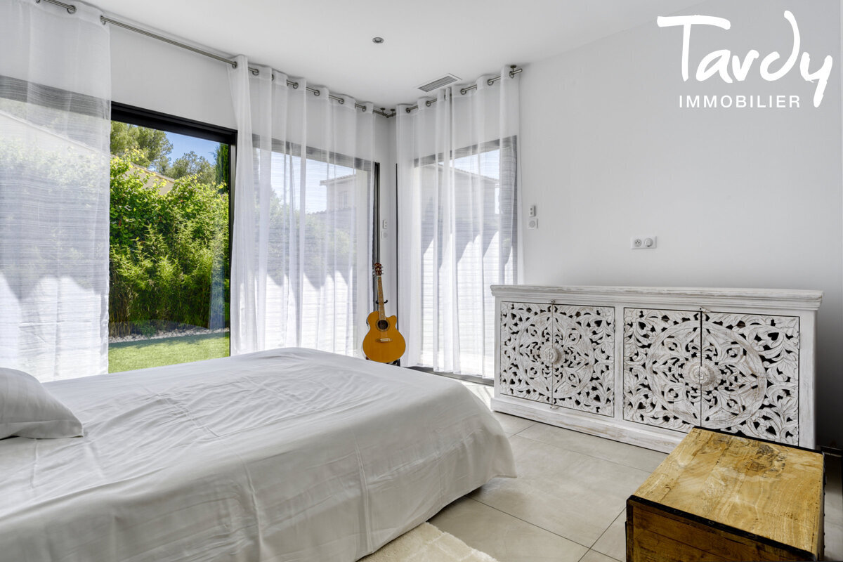 Villa contemporaine, plage et port du Brusc  pieds - 83140 SIX-FOURS-LES-PLAGES  - Six-Fours-les-Plages