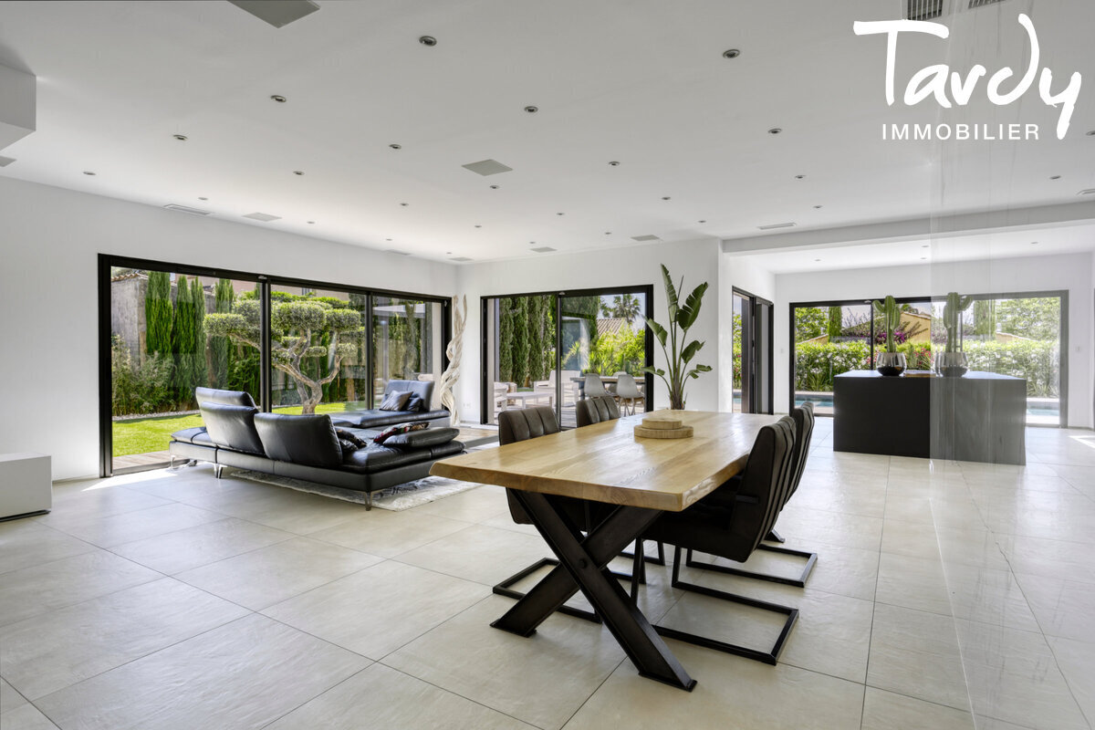 Villa contemporaine, plage et port du Brusc  pieds - 83140 SIX-FOURS-LES-PLAGES  - Six-Fours-les-Plages