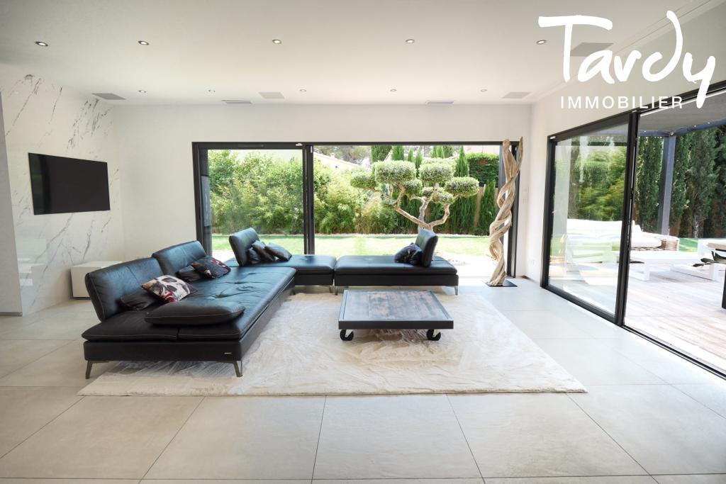 Villa contemporaine, plage et port du Brusc  pieds - 83140 SIX-FOURS-LES-PLAGES  - Six-Fours-les-Plages