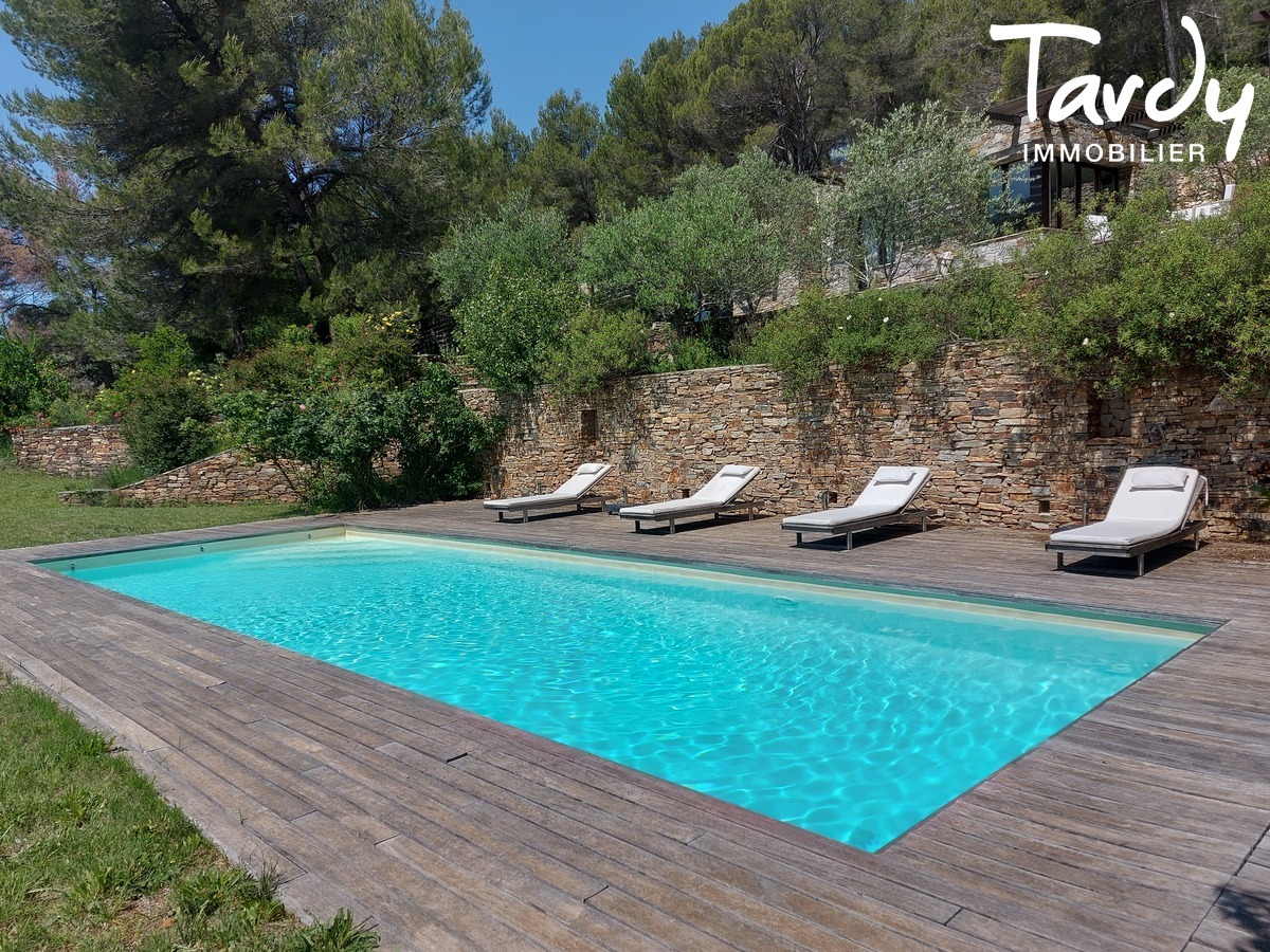 Belle contemporaine  en pierres - Ecrin de verdure avec vue - 13100 AIX-EN-PROVENCE - Le Tholonet - Villa contemporaine , AIX-EN-PROVENCE