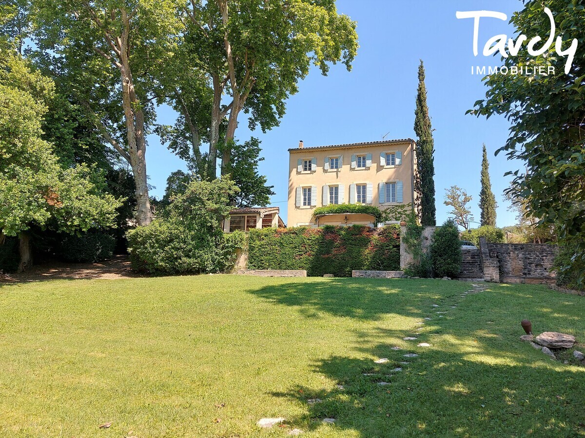 Bastide du XVIIIme - proche commodits - 84160 CADENET - Lourmarin - Proprit de caractre aux portes de Lourmarin