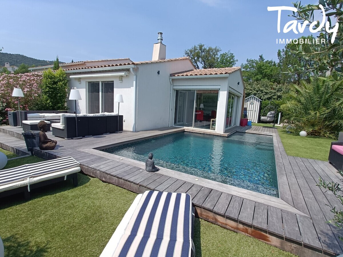 Belle Villa contemporaine avec piscine  83120 LE PLAN DE LA TOUR - Le Plan-de-la-Tour - Maison piscine 3 chambres St Tropez Tardy Immobilier