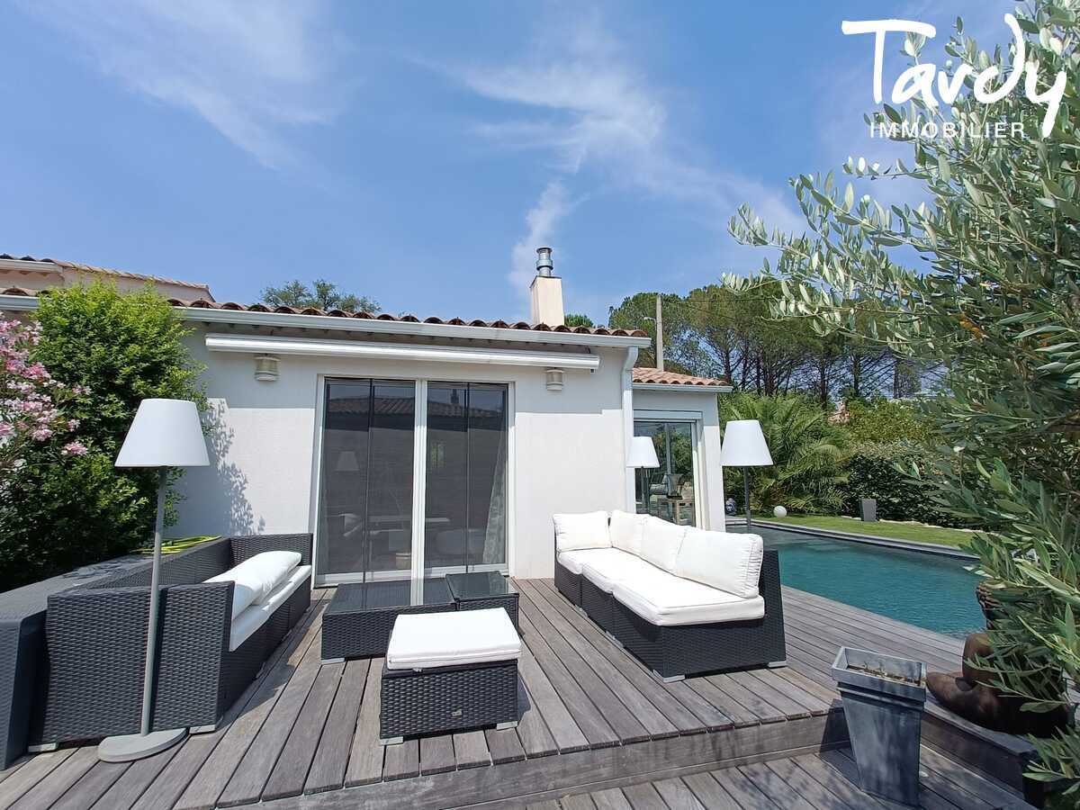 Belle Villa contemporaine avec piscine  83120 LE PLAN DE LA TOUR - Le Plan-de-la-Tour - Villa piscine calme 3 chambres St Tropez Tardy Immobilier