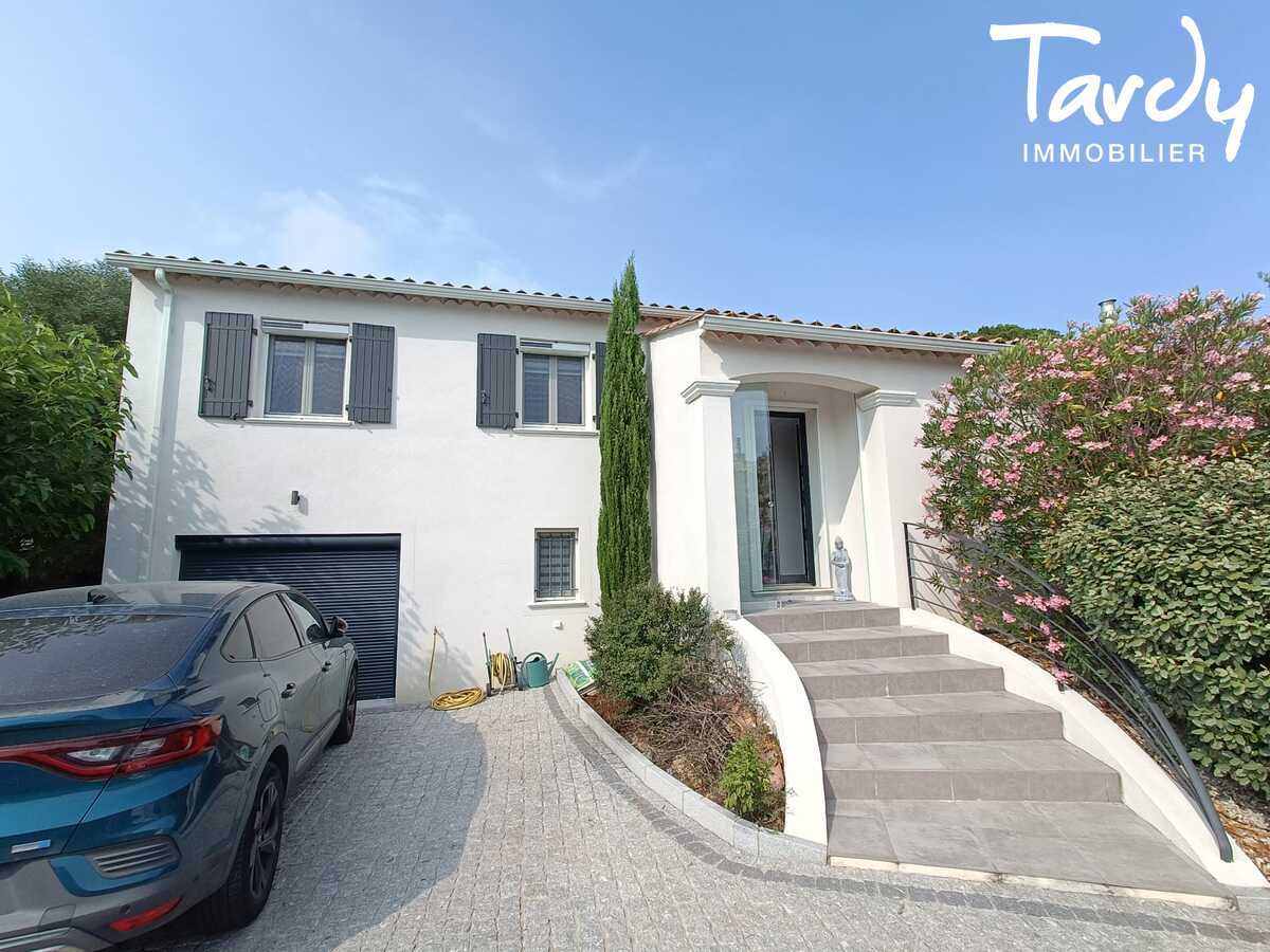 Belle Villa contemporaine avec piscine  83120 LE PLAN DE LA TOUR - Le Plan-de-la-Tour - Villa piscine calme 3 chambres St Tropez Tardy Immobilier