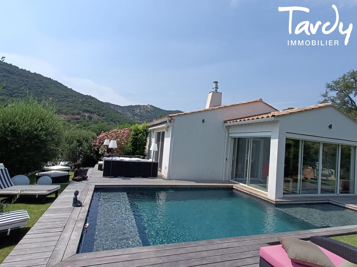 Belle Villa contemporaine avec piscine  83120 LE PLAN DE LA TOUR - Le Plan-de-la-Tour - Maison piscine 3 chambres Plan de la Tour Tardy Immobilier