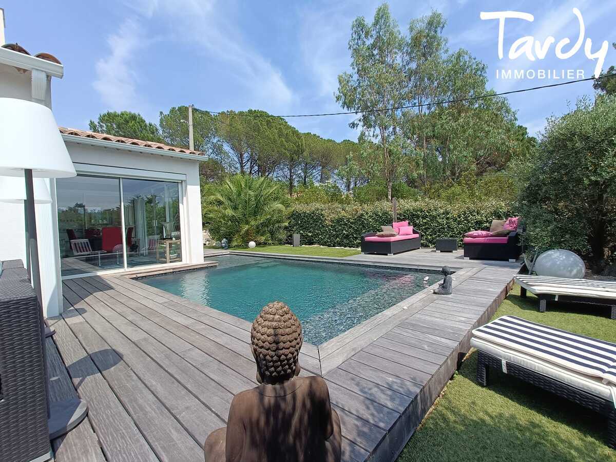 Belle Villa contemporaine avec piscine  83120 LE PLAN DE LA TOUR - Le Plan-de-la-Tour - Villa piscine calme 3 chambres Grimaud Tardy Immobilier