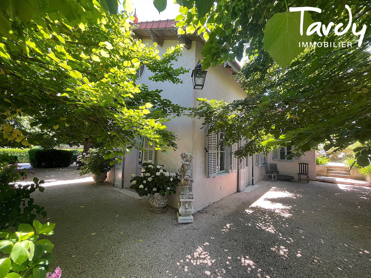 Proprit au cur de la campagne - 83260 LA CRAU - Hyres