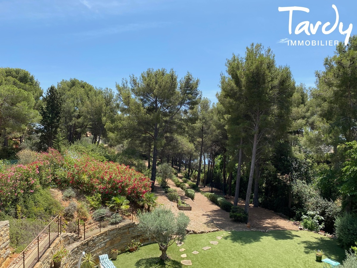 Contemporaine, la mer et la plage  pieds - 83150 BANDOL - Bandol - BANDOL Villa cube Tardy  vue mer