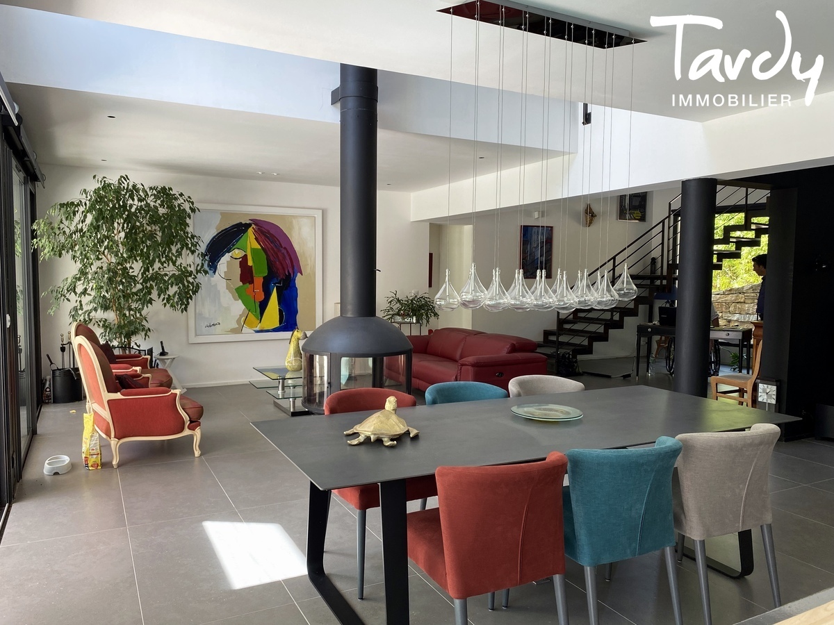 Contemporaine, la mer et la plage  pieds - 83150 BANDOL - Bandol - PROPRIETE FAMILIALE Bandol Tardy