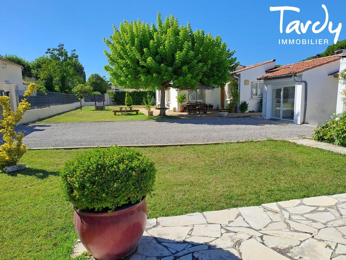 Maison avec appartement indpendant - Centre ville - 04 100 MANOSQUE - Manosque