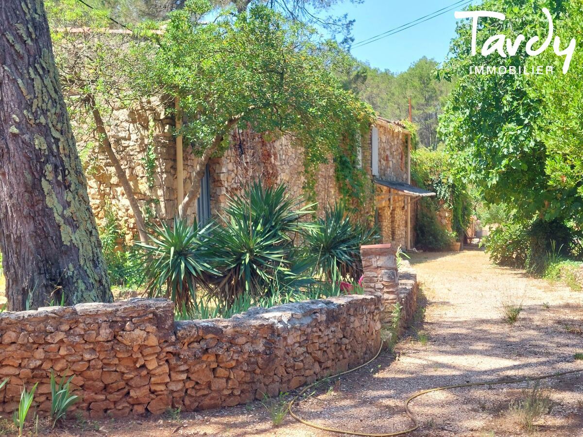 Maison en Pierre 1800 - Calme et proche du lac - 83570 CARCES  - Carcs