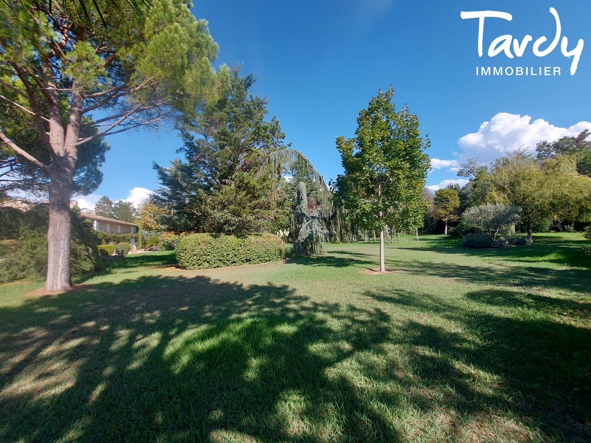 Mas en pierres - Facile d'accs - 13560 SENAS - Lamanon