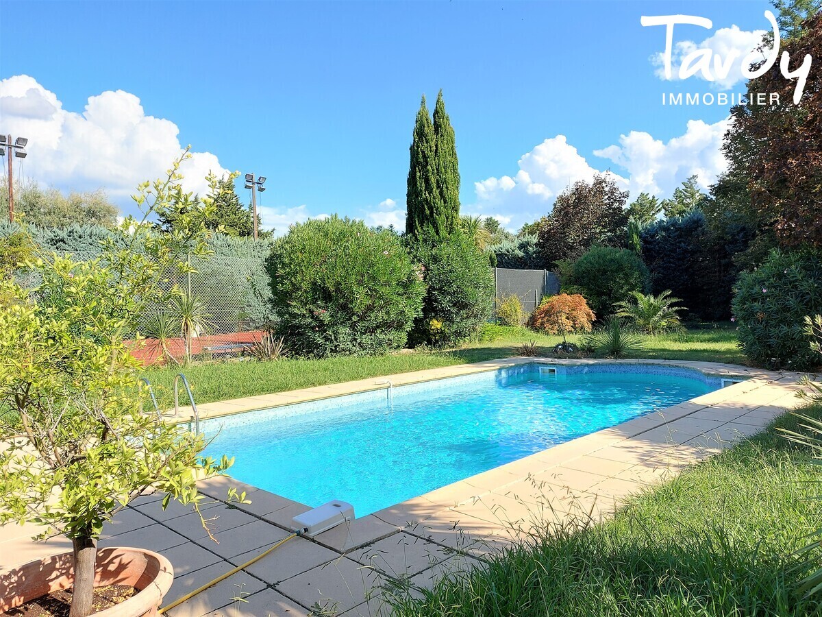 Mas en pierre - 3 habitations possibles - 13560 SENAS - Aix-en-Provence