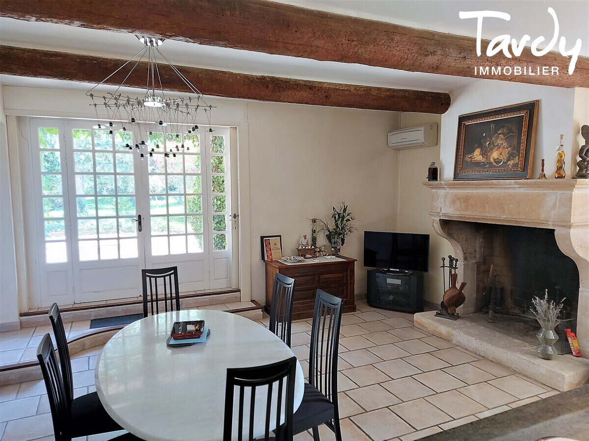 Mas en pierre - 3 habitations possibles - 13560 SENAS - Snas