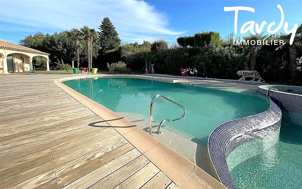 Villa d'architecte -  A 10 mn du centre -   13100 PUYRICARD - Aix-en-Provence