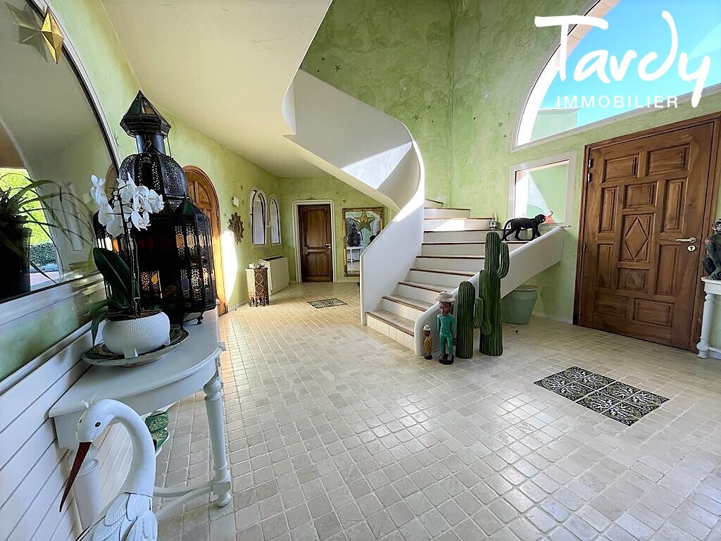 Villa d'architecte -  A 10 mn du centre -   13100 PUYRICARD - Aix-en-Provence