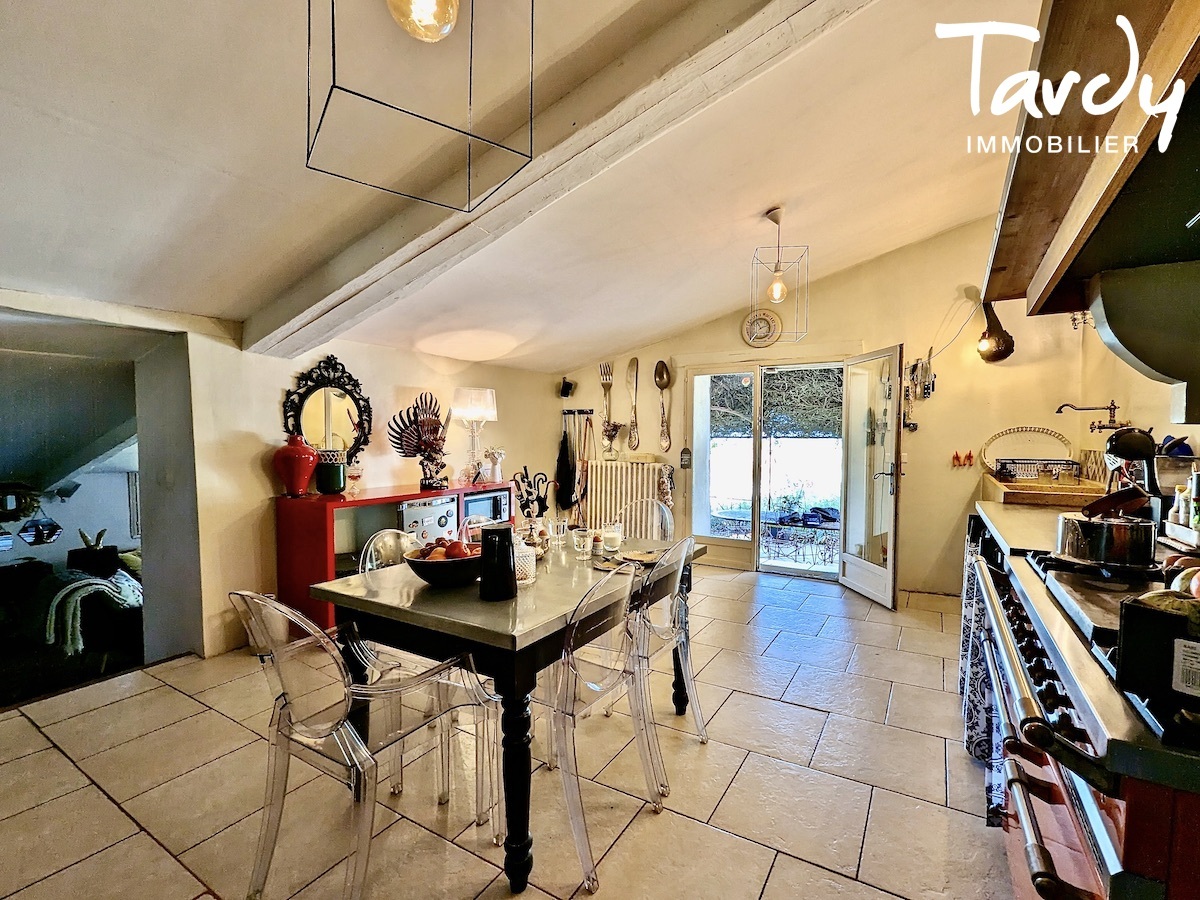 Bastide ancienne au milieu des vignes avec vue sur le Luberon - 84490 SAINT SATURNIN LES APT - Saint-Saturnin-ls-Apt