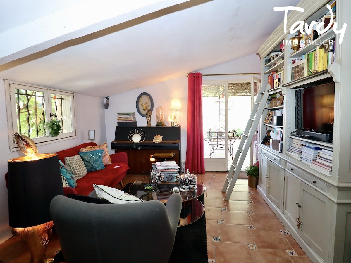 Bastide ancienne au milieu des vignes avec vue sur le Luberon - 84490 SAINT SATURNIN LES APT - Saint-Saturnin-ls-Apt
