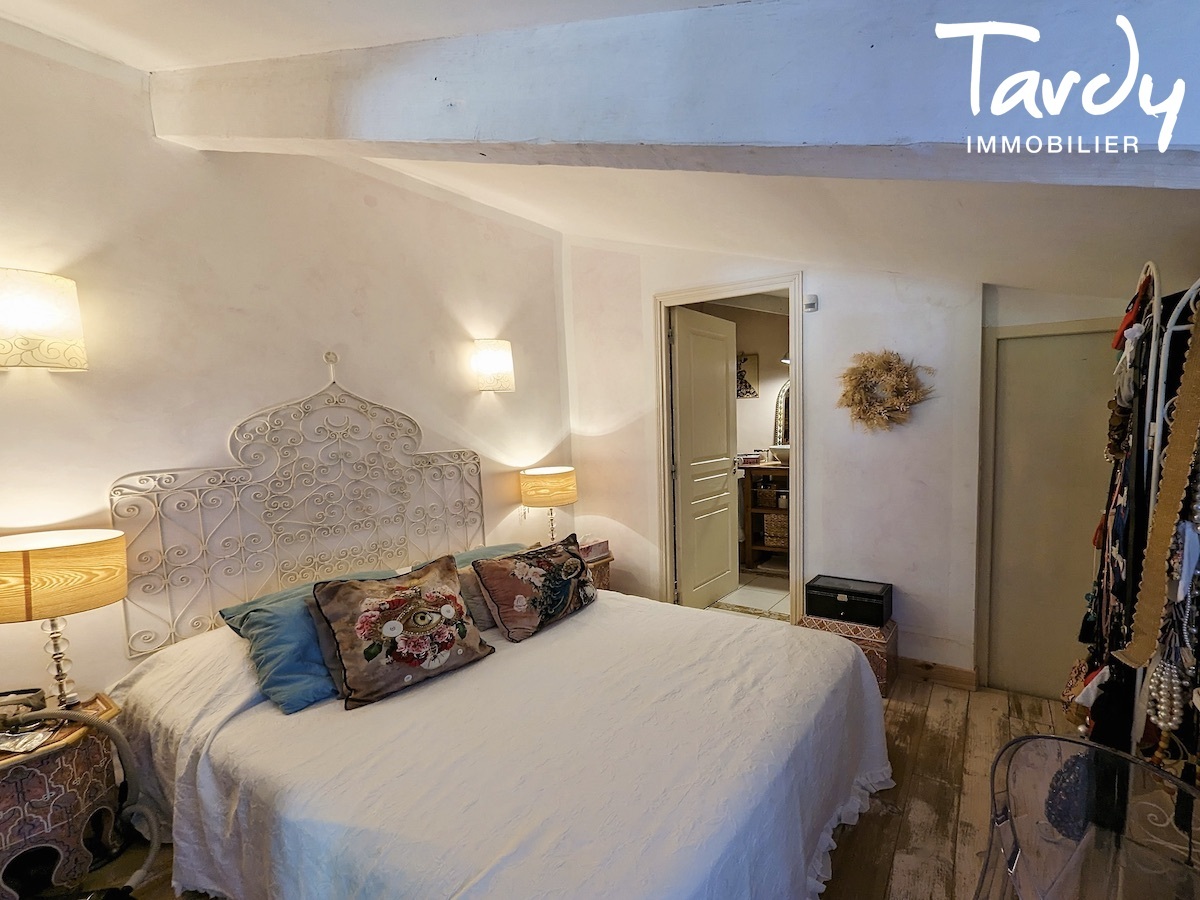 Bastide ancienne au milieu des vignes avec vue sur le Luberon - 84490 SAINT SATURNIN LES APT - Saint-Saturnin-ls-Apt