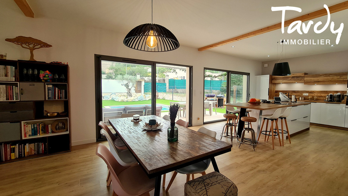 Villa contemporaine - 30650 SAZE - ROCHEFORT DU GARD