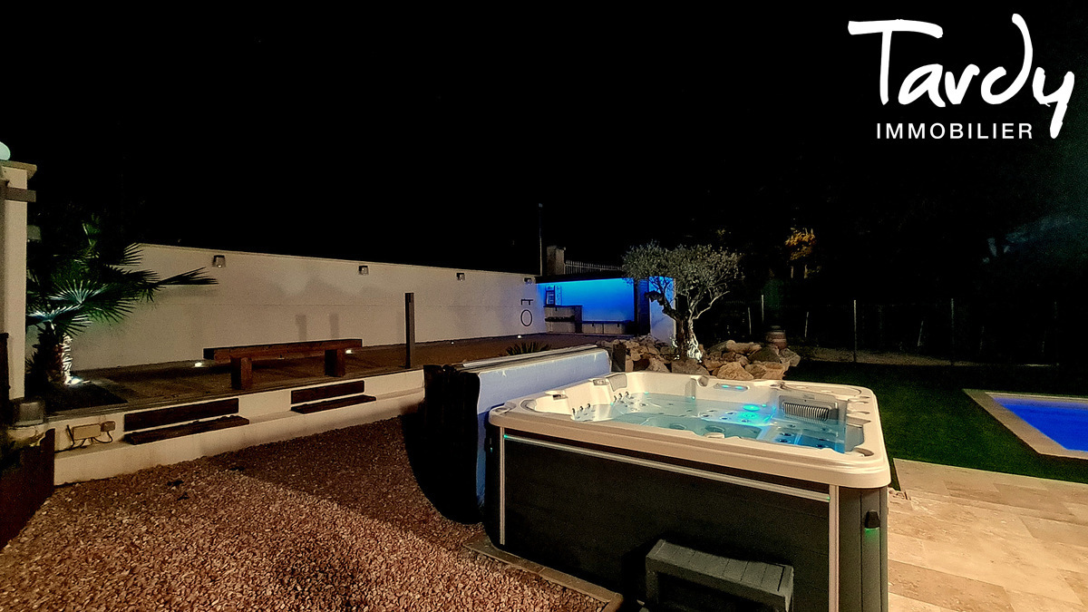 Villa contemporaine - 30650 SAZE - ROCHEFORT DU GARD