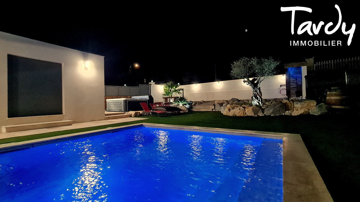 Villa contemporaine - 30650 SAZE - ROCHEFORT DU GARD