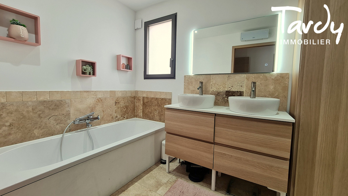 Villa contemporaine - 30650 SAZE - ROCHEFORT DU GARD