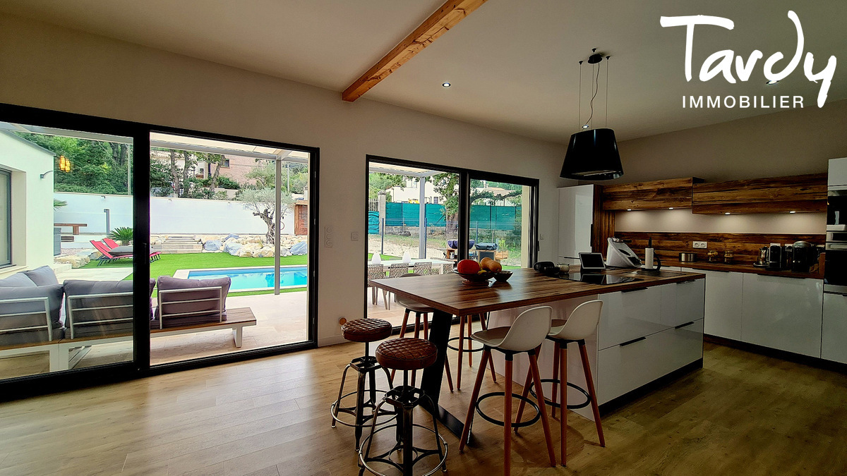 Villa contemporaine - 30650 SAZE - ROCHEFORT DU GARD