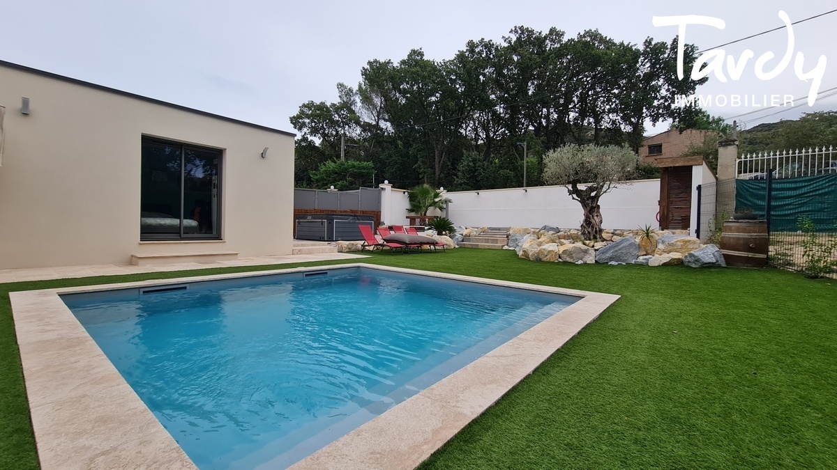 Villa contemporaine - 30650 SAZE - ROCHEFORT DU GARD