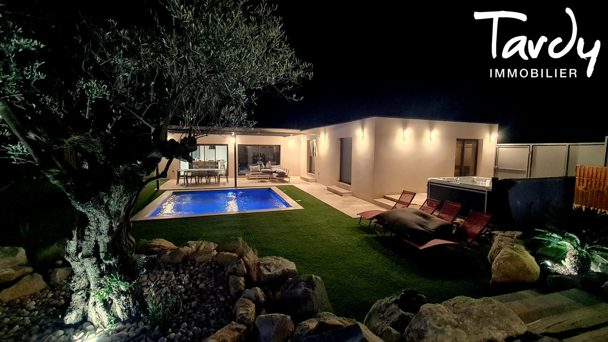 Villa contemporaine - 30650 SAZE - ROCHEFORT DU GARD