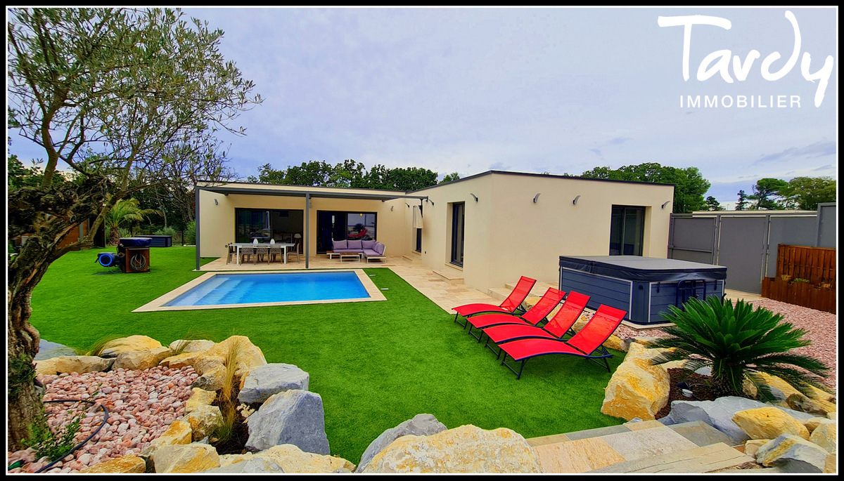 Villa contemporaine - 30650 SAZE - ROCHEFORT DU GARD - maison contemportaine Trady exclusivit