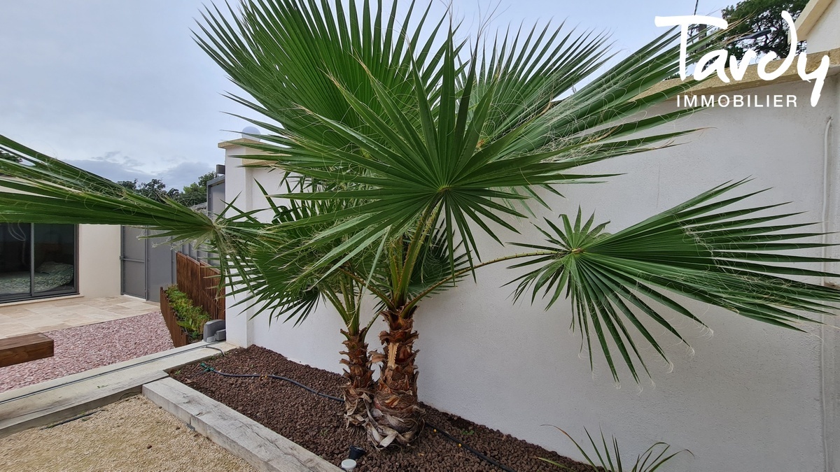 Villa contemporaine - 30650 SAZE - ROCHEFORT DU GARD